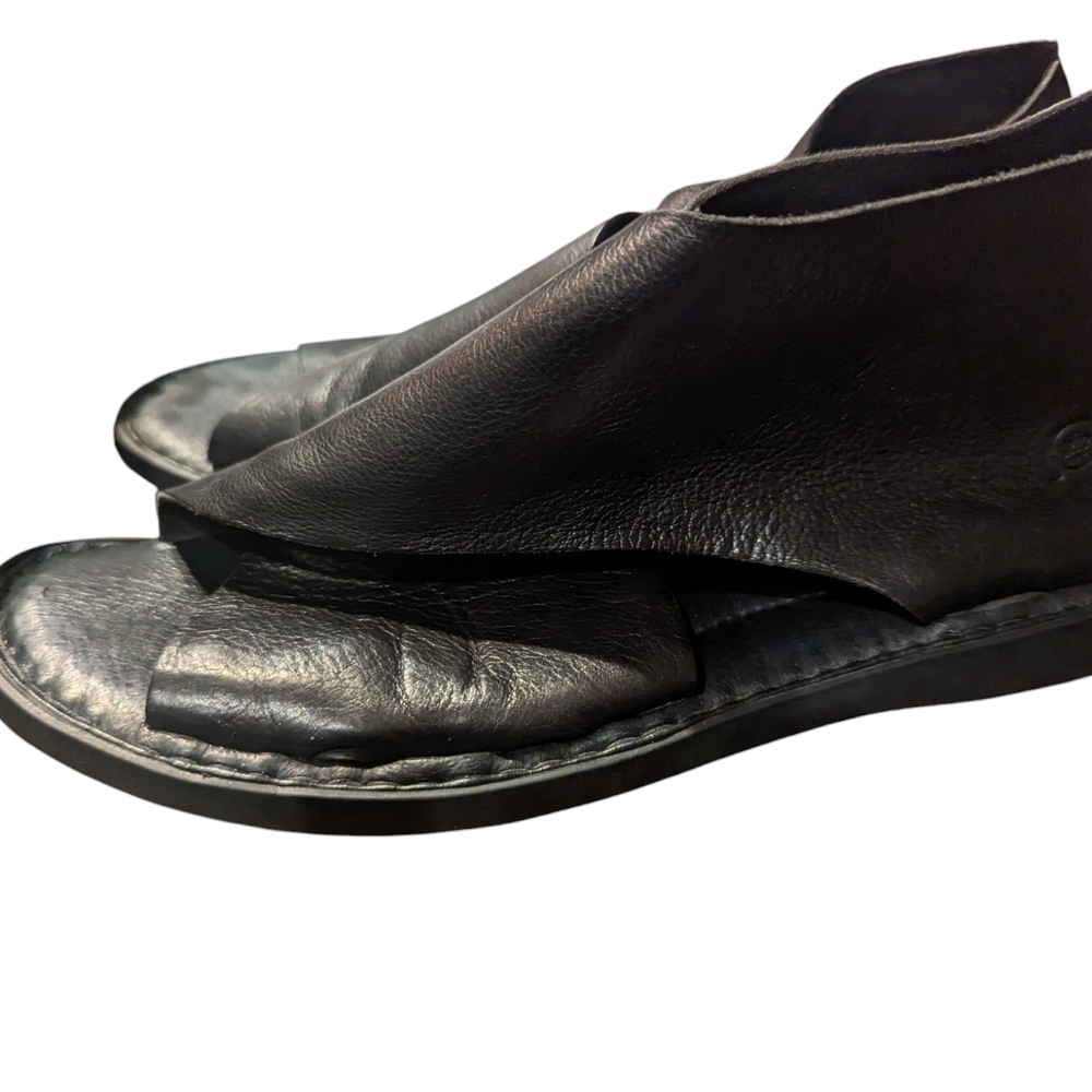 Black Leather Sandals with Minimalist Design